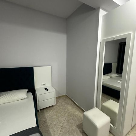 Ylli'S Apartments Sarandë エクステリア 写真