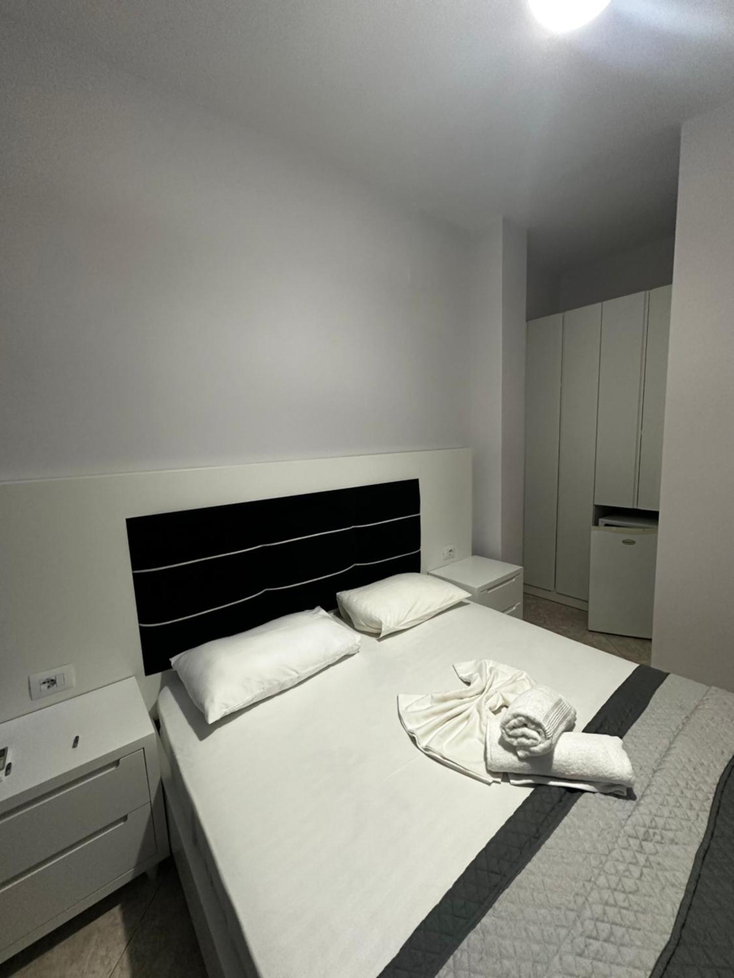 Ylli'S Apartments Sarandë エクステリア 写真
